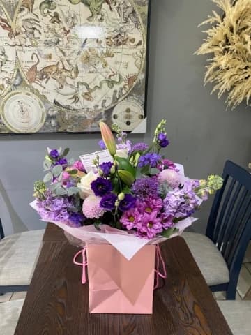 Lizzi Fiori Floral Design in Woodford